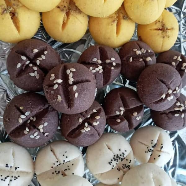 shirini-ghandi-طرز تهیه شیرینی قندی ۳ رنگ بدون فر برای عید نوروز ایتیمایتی 1
