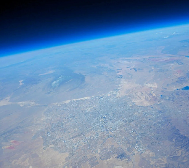 ارسال گوشی پرچمدار سامسونگ به فضا کره زمین از دریچه دوربین گلکسی S24 اولترا ایتی مایتی 1