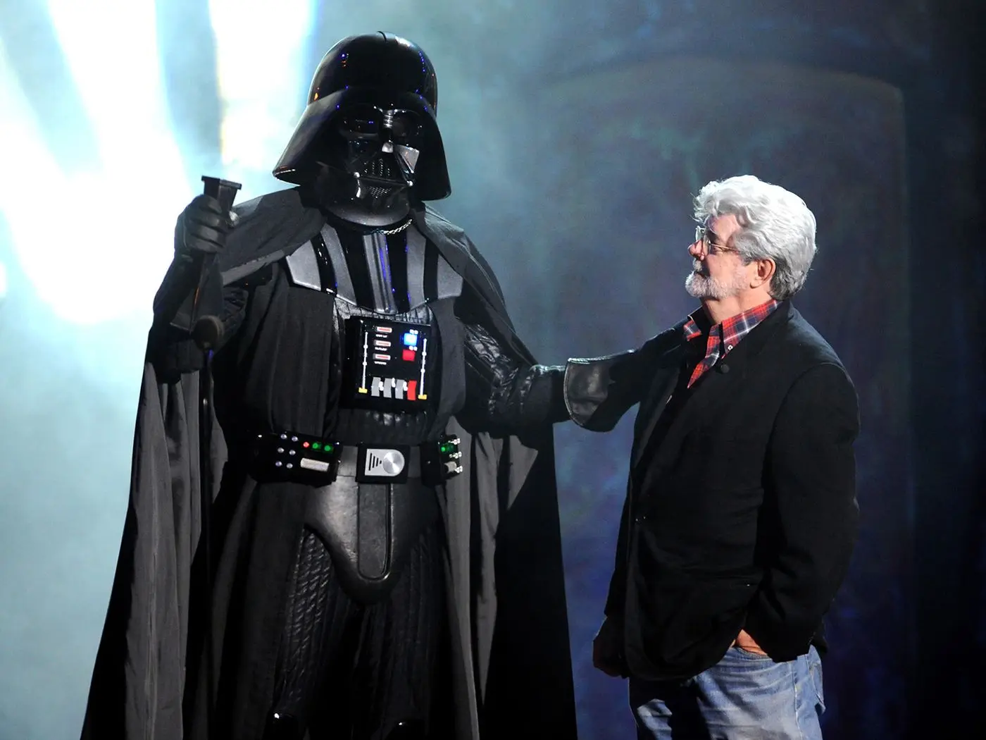جرج لوکاس در کنار دارث ویدر جرج لوکاس می‌گوید دیزنی ایده‌های او برای جنگ ستارگان را کنار گذاشته است ایتی مایتی
