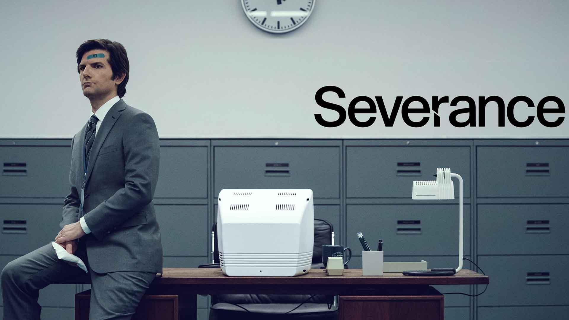 آدام اسکات در پوستر اصلی سریال severance روی میز نشسته است معرفی سریال ماده تاریک | روایتی جذاب از مولتی ورس