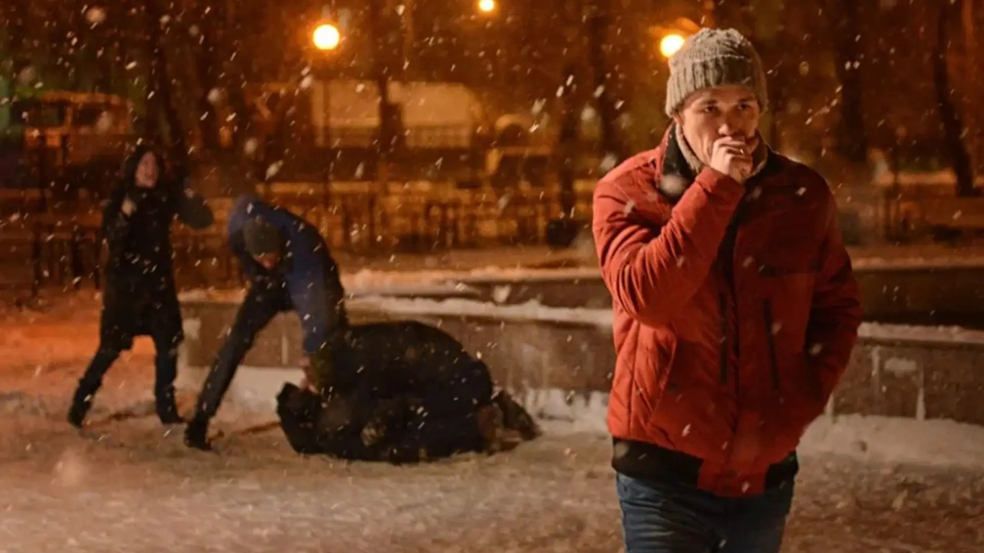 مرد در حال سرفه کردن در فیلم احمق ۳۰ تا از بهترین فیلم های روسی بهمراه امتیاز IMDB ایتی مایتی